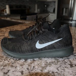 Harvest green Nike free runs